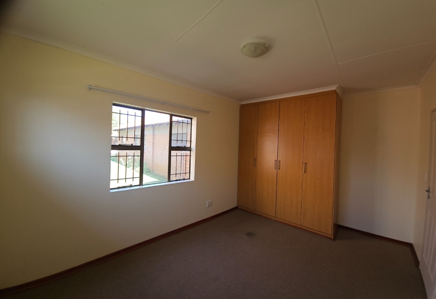 2 Bedroom Property for Sale in Langenhovenpark Free State